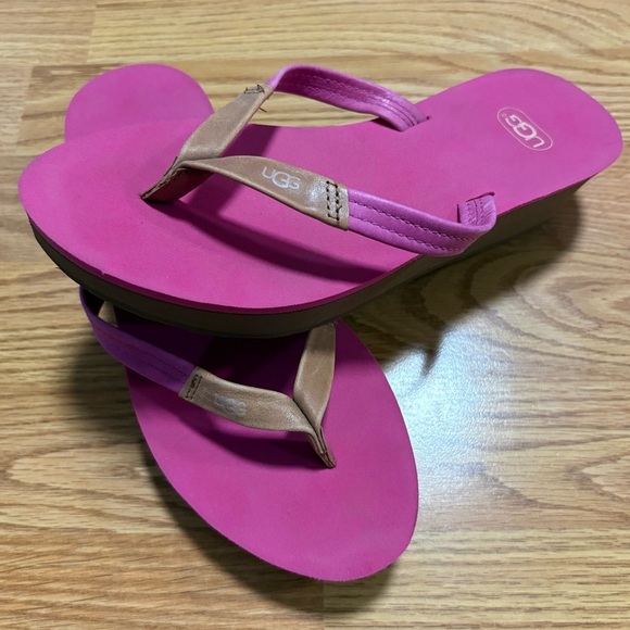 UGG Women's Pink Flip Flops size 8 - Picture 1 of 3